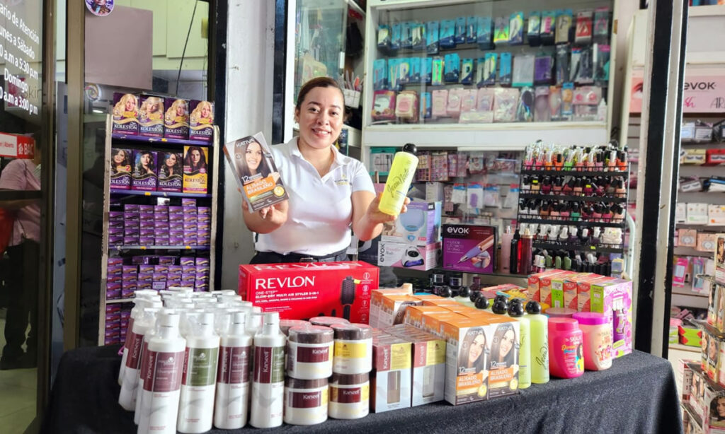 Comerciantes anticipan el Día del Amor y la Amistad con productos y descuentos