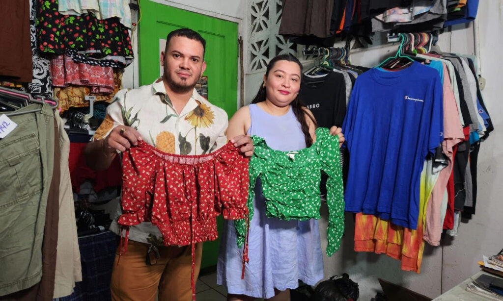 Comerciantes de ropa usada aumentan ventas de verano en Managua Comerciantes de ropa usada aumentan ventas de verano en Managua