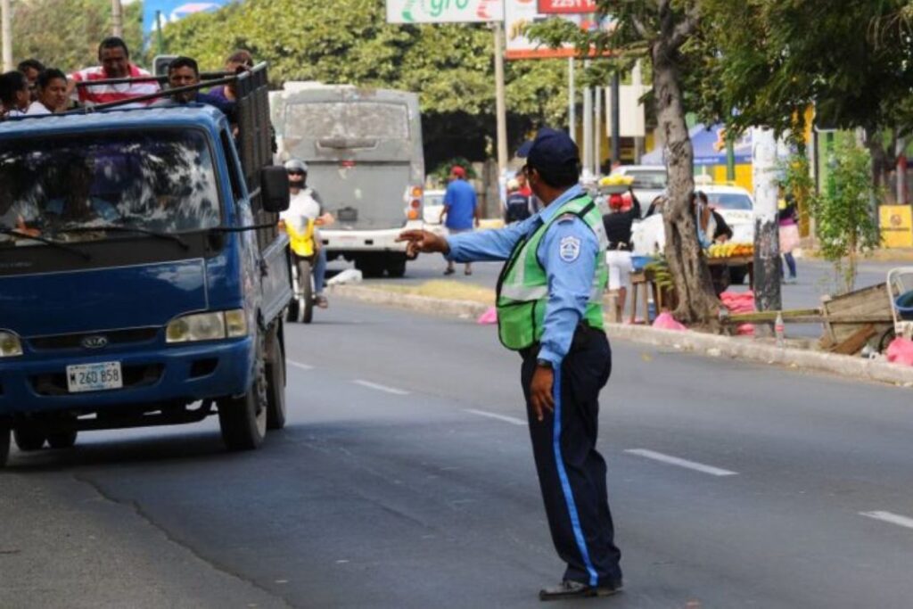 Conductores deben tramitar inspección de vehículos y emisión de gases para evitar multas