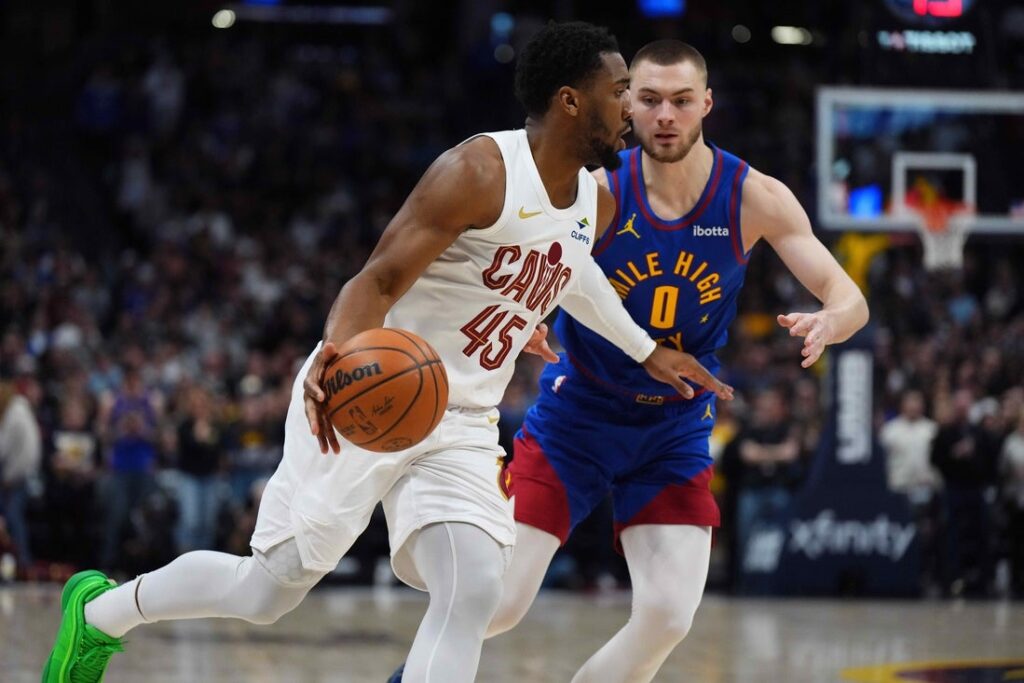 Donovan Mitchell’s last-second FTs lift Cavs over Nuggets