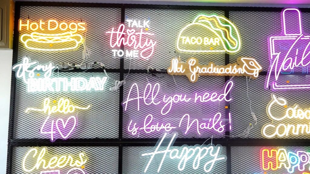 Empresa impulsa rotulaciones creativas con tecnología LED