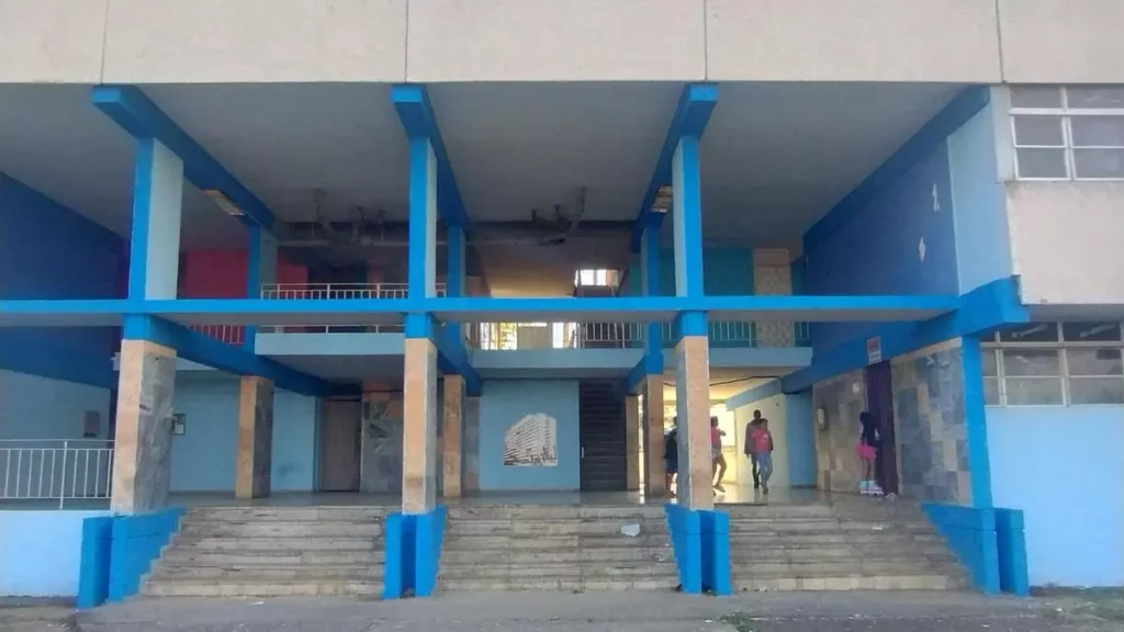 Life in 13-Story Buildings Without Elevators in Matanzas, Cuba