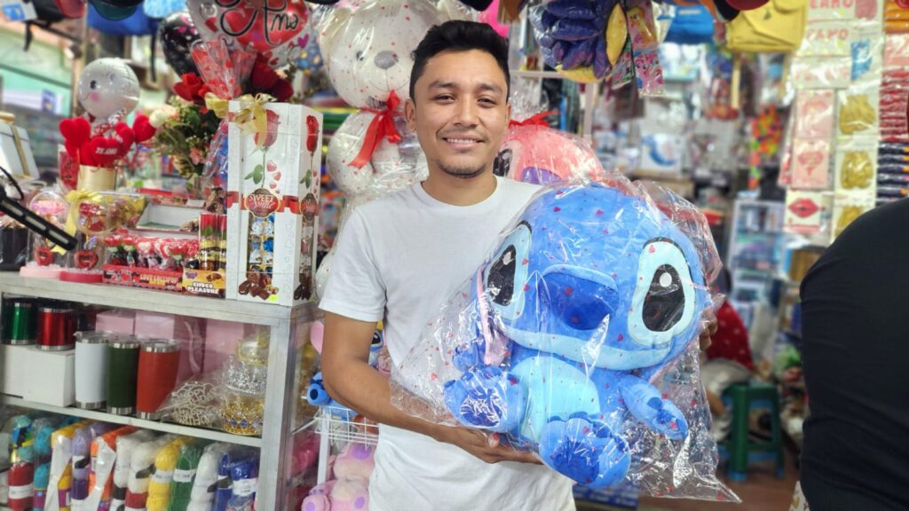 San Valentín enciende el comercio en los mercados capitalinos