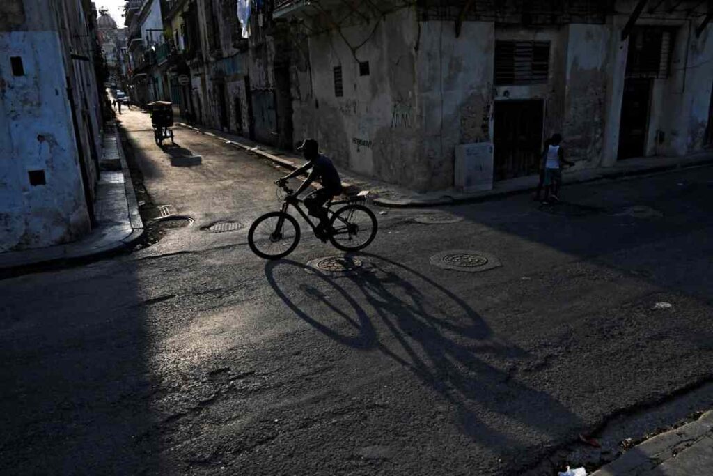 Cuba en su peor momento prolongará apagones por 20 horas Cuba en su peor momento prolongará apagones por 20 horas