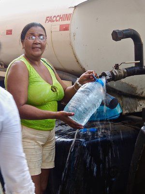 Cubans Waiting for Water – Havana Times Cubans Waiting for Water – Havana Times