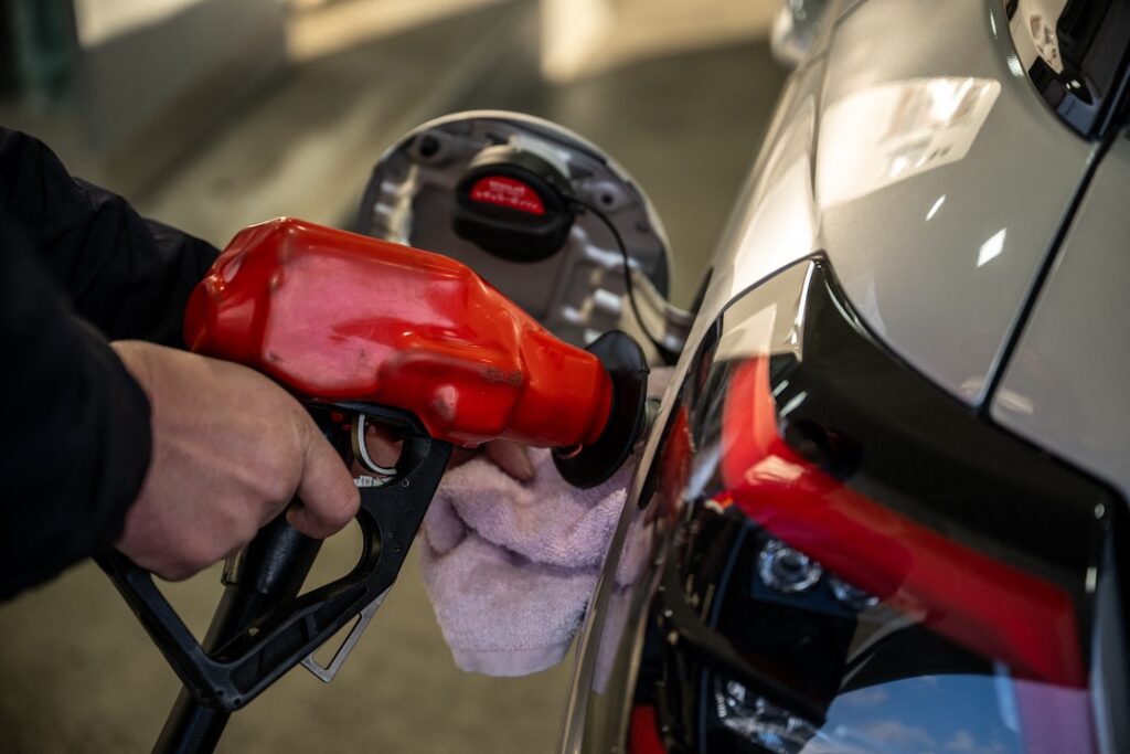 El crudo se desploma e impulsa la subida de las bolsas europeas y asiáticas