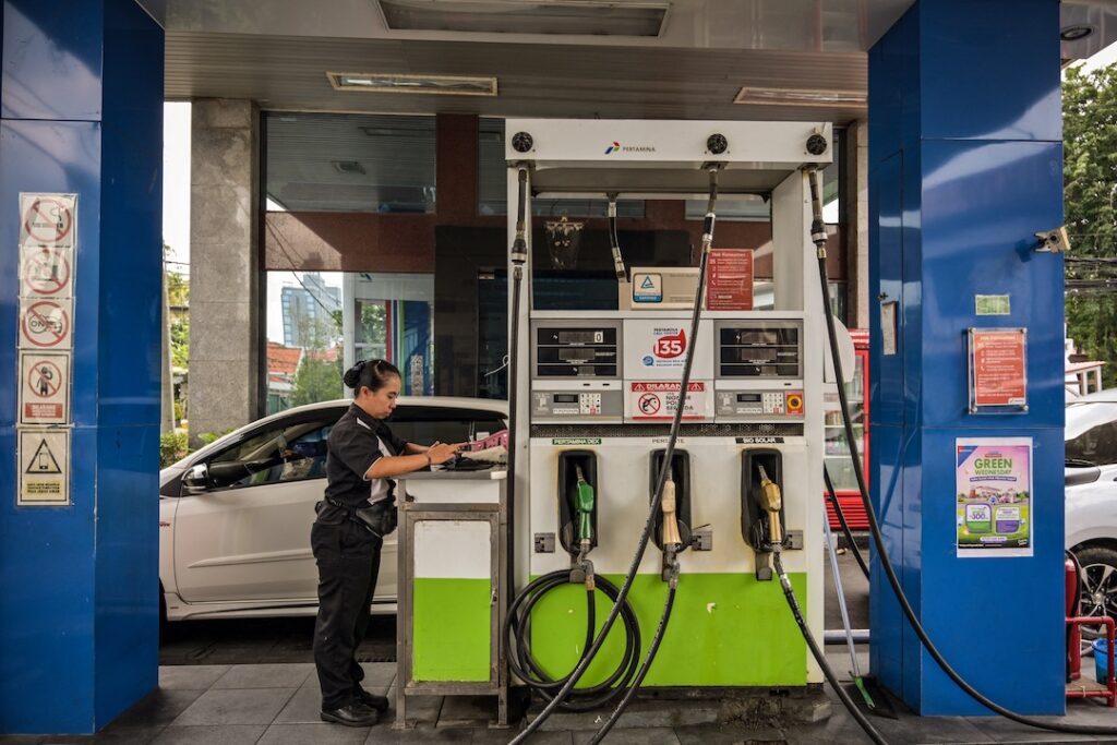El petróleo se dispara por la guerra en Oriente Medio y genera pérdidas en las bolsas mundiales
