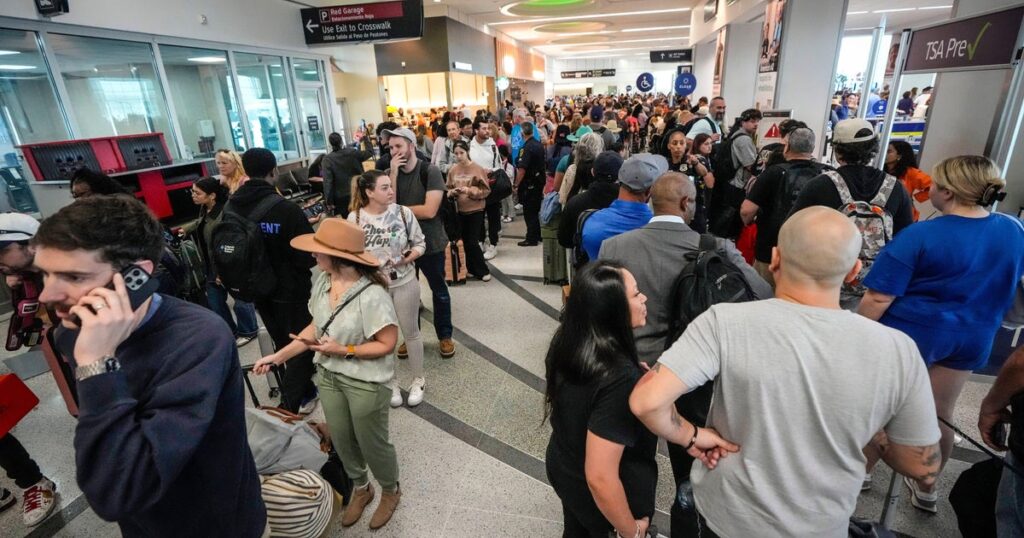 Long security lines at U.S. airports as DHS funding affects TSA staffing