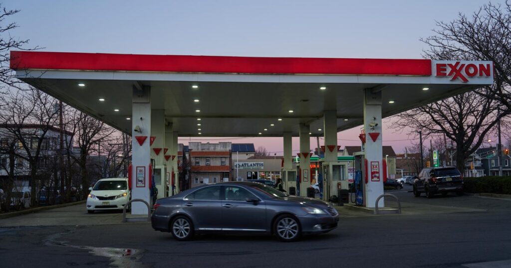 Oil prices are falling — gas prices aren’t. Here’s why.