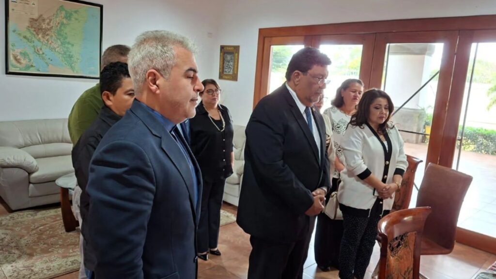 Ortega envía delegación a embajada de Irán tras muerte de Jamenei