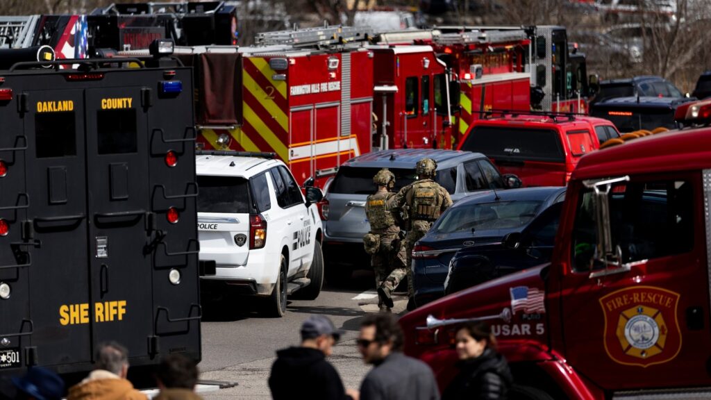 Suspect dead after ramming truck into Temple Israel synagogue in Michigan: Sheriff