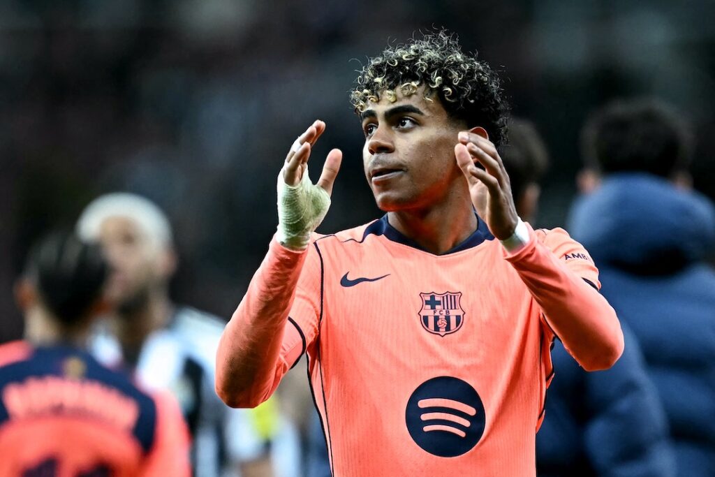 Un Barcelona gris sobrevive en Newcastle gracias a la sangre fría de Lamine